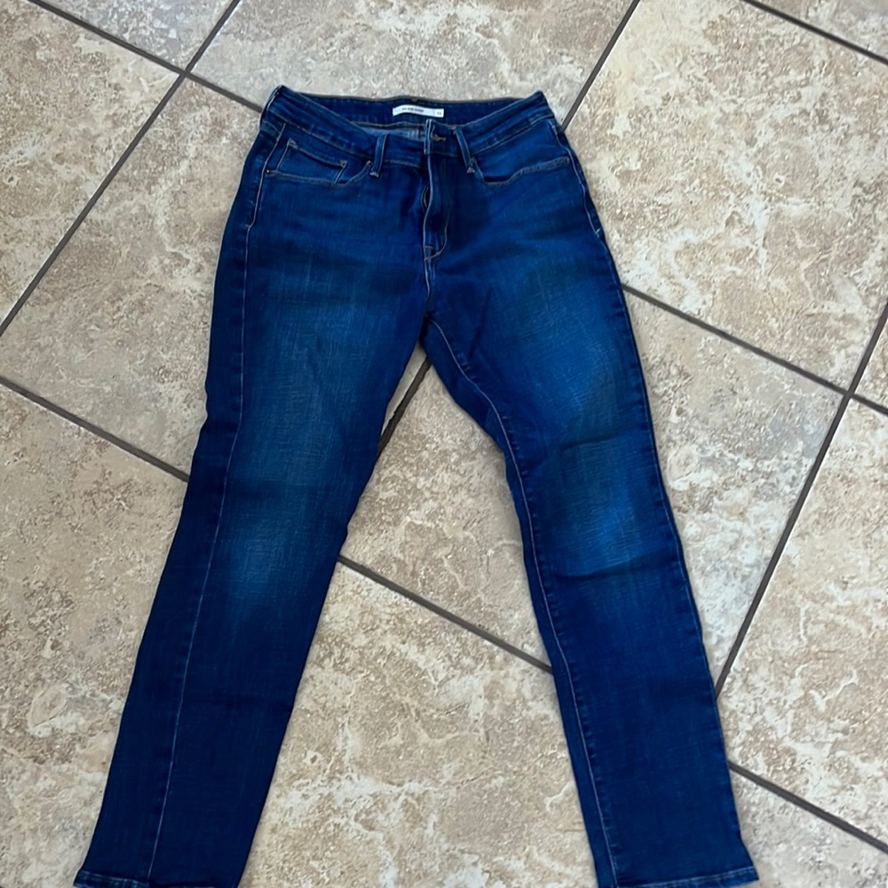 Women’s Levi mid rise skinny size 10